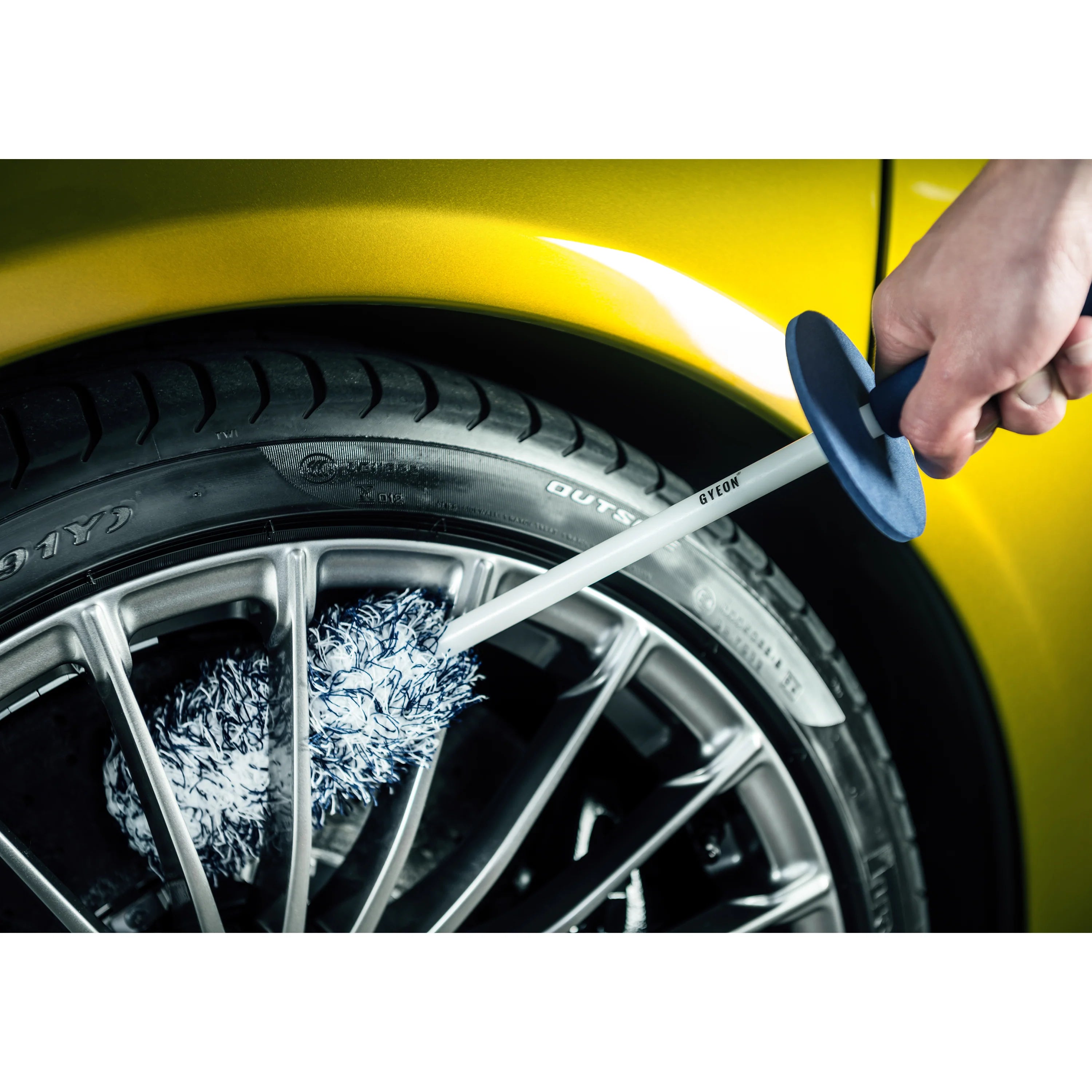 GYEON Q2M Wheel Brush Medium