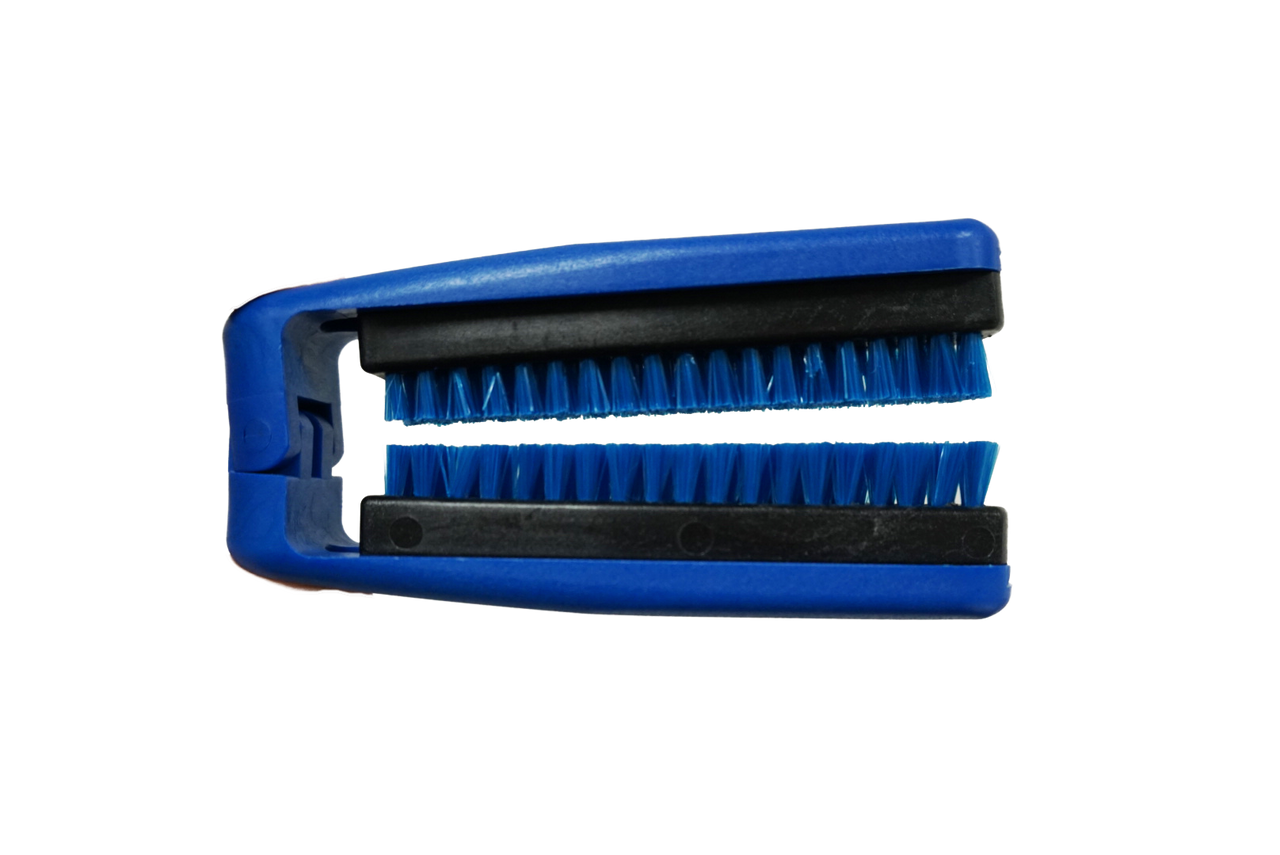 BluGator Seatbelt Brush